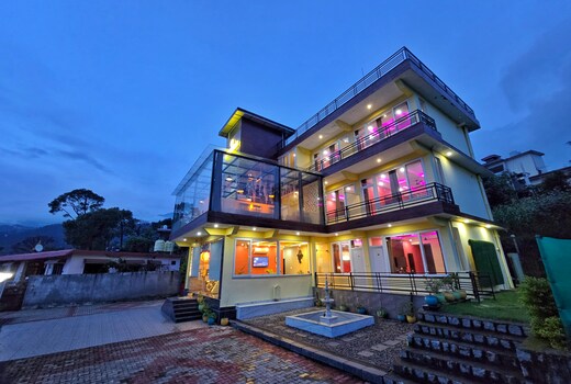 Hotel Amoda -Hotel Near Cricket Stadium