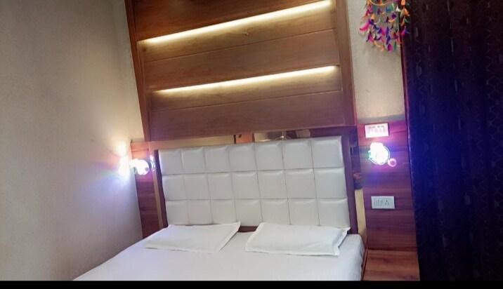 Priya Hotel
