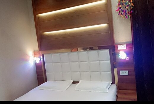 Priya Hotel