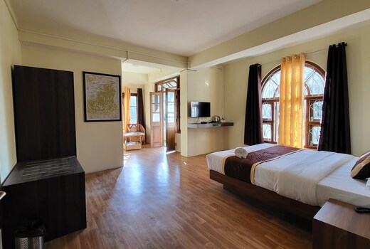 PENT HOUSE INN