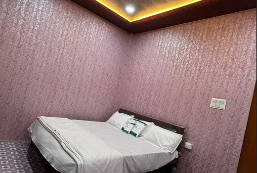 Aarav Hotel