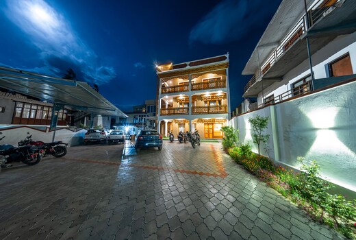 Woosah Hostel Leh | Terrace Cafe & Wifi