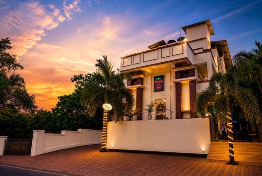 Meraden La Oasis, Anjuna