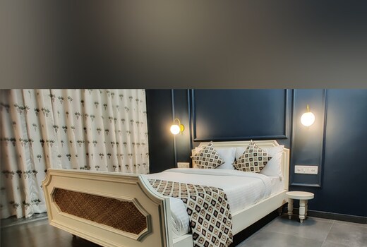 NIRAANT HOTEL