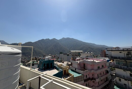 Mountain view Room 15 minutes Ganga walk