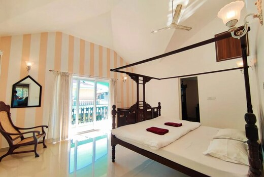 Field View 3BHK Varca Villa w/ Pool-8min to beach
