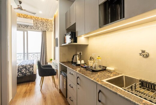 Stay Noir Elegant Retreat with City View