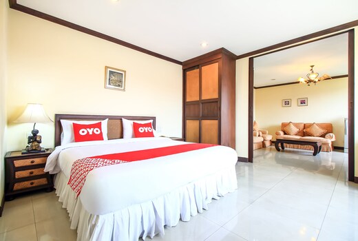 OYO 383 White Inn Hotel