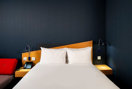 Holiday Inn Express Gloucester - South