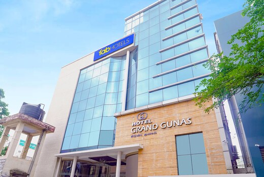 FabHotel Grand Gunas