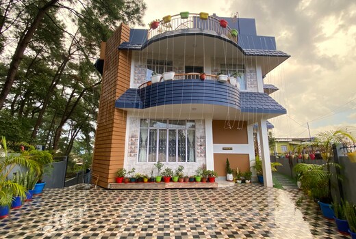 Iung Yutran | 2 Bedroom Retreat with Valley View