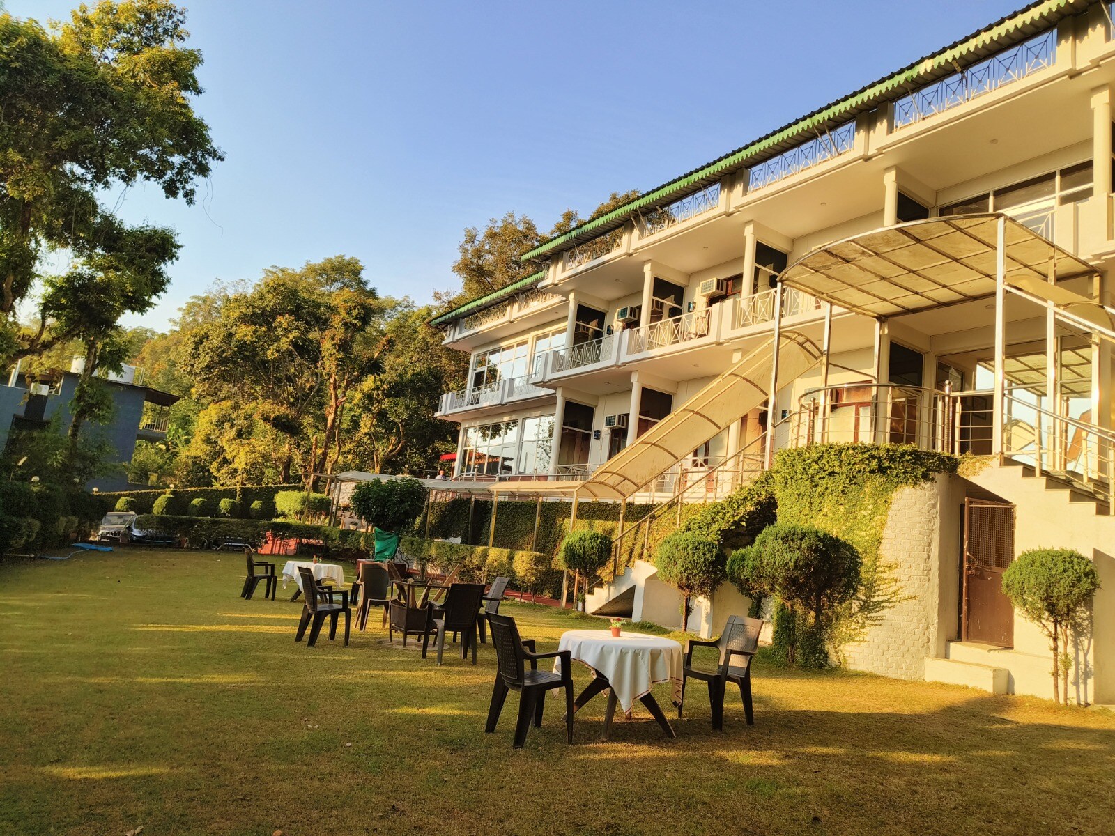 The Pine Oak Resort