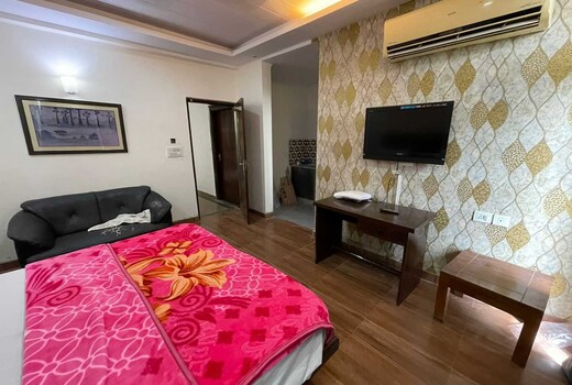 Hotel O Satguru Guest House Near Omaxe Celebration Mall