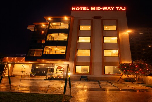 Hotel Midway Taj