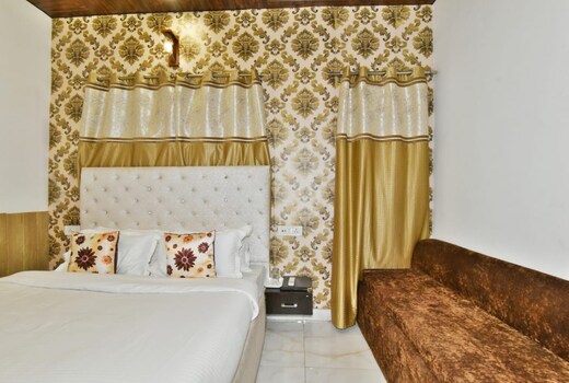 hotel sallow international