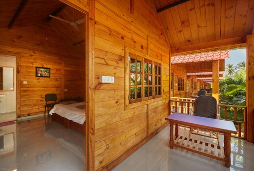 Saxony Garden Resort | Rooms with Caretaker