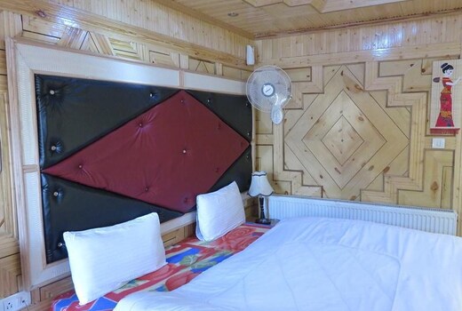 Hotel Nezer Holiday Inn
