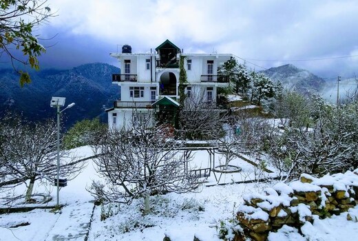 Bhatla Homestay | Mountain-view Rooms