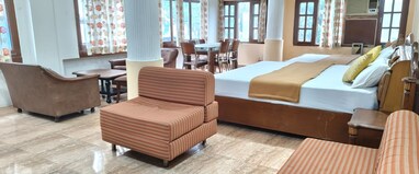 Hotel Centre Point ,Palampur