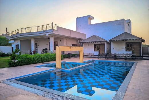 3 BHK Outhouse w Pool Fire Pit Chef
