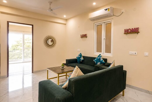 Instay 677 I 3bhk luxury Service Apartment Unitech Cyber Park