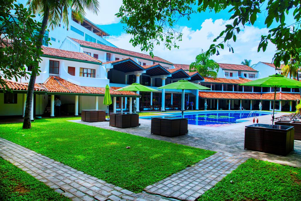 Yoho Beach De Saram Place