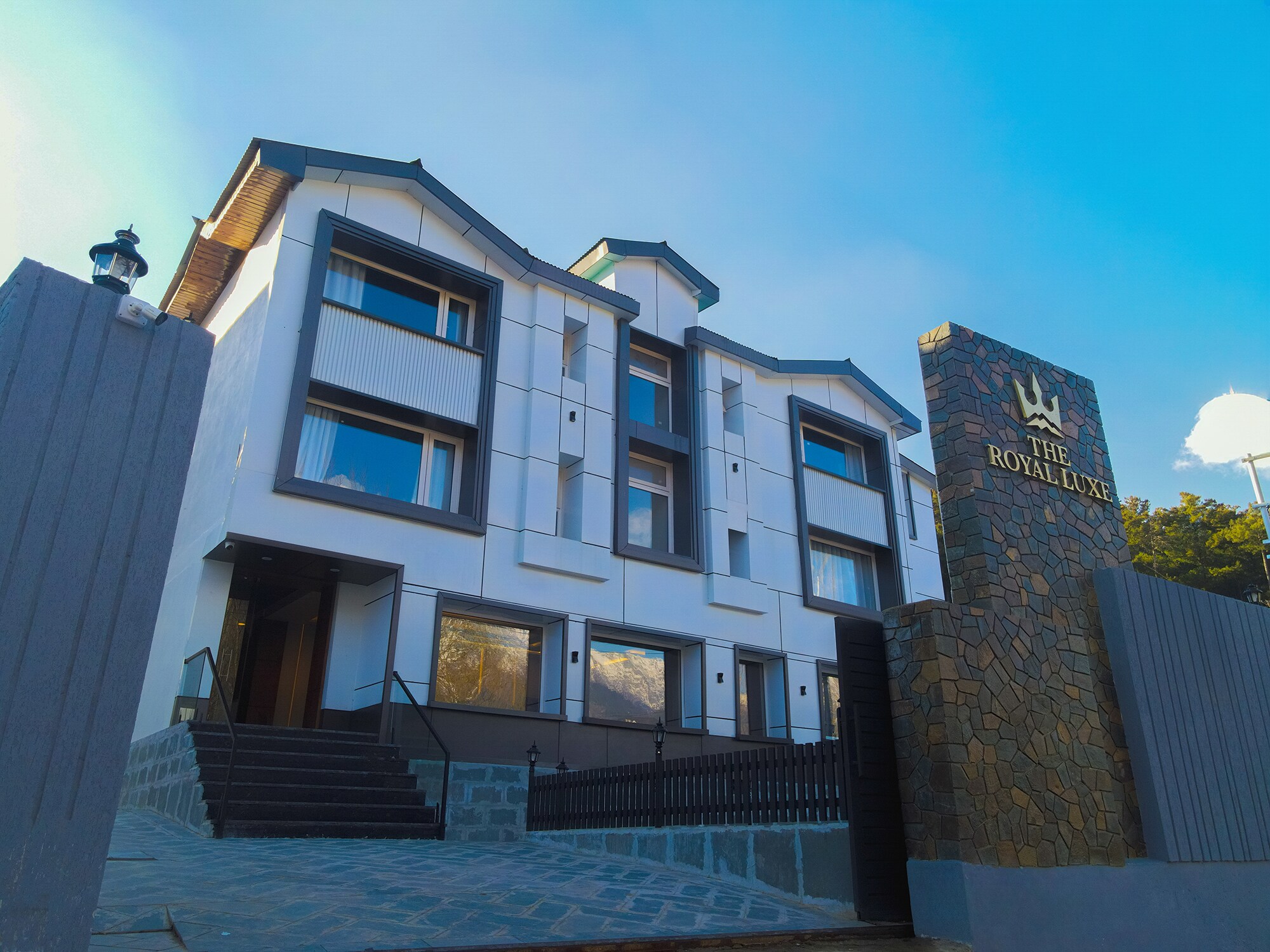 The Royal Luxe