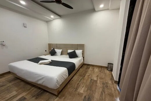 FabHotel Moonlight