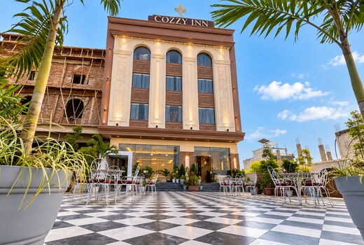Hotel Cozzy Inn 500 Meters from GBL hospital