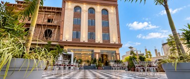 Hotel Cozzy Inn 500 Meters from GBL hospital