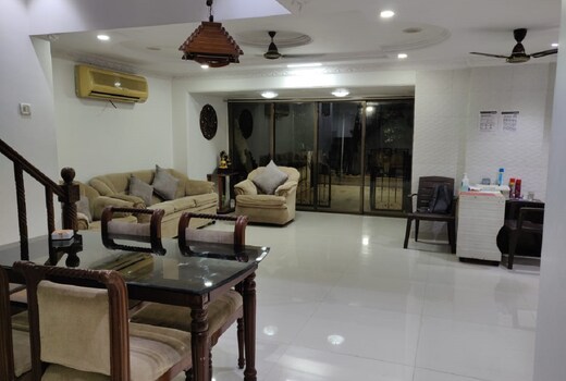 7 Sun Apartment | Rooms & Caretaker