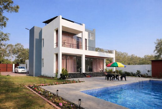 Spacious Villa with Pool Sunlit Living Spaces