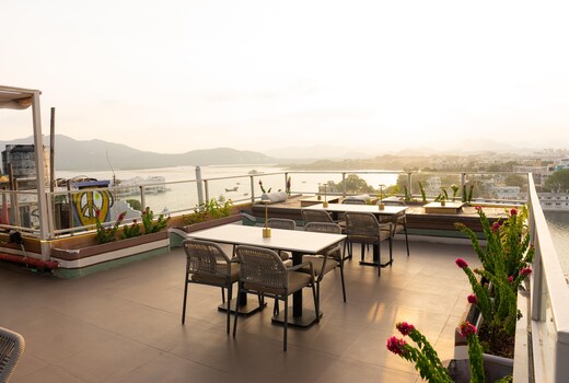 Hotel CASA by the lake