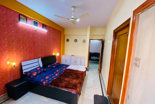 Lovely Entire 2BR Apartment | Near Temples and Ghats