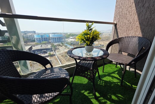 The Horizon Deck 1BHK Airport View by superhomes