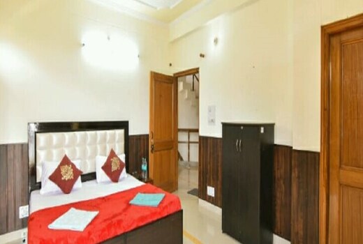 Kasauli Pinegroove Inn | Rooms & Caretaker