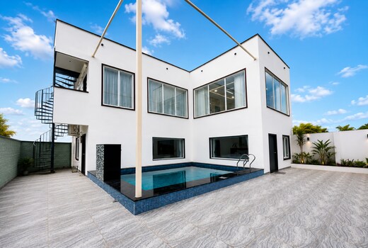 Golden sea pool villa