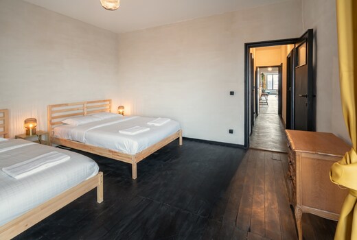 Cozy 2BR/14P Apartment - Central Antwerp
