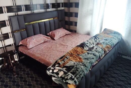 BATOTE HEIGHTS BEAUTIFULL LUXURIOUS HOMESTAY