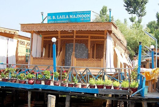Laila Majnoo Houseboats