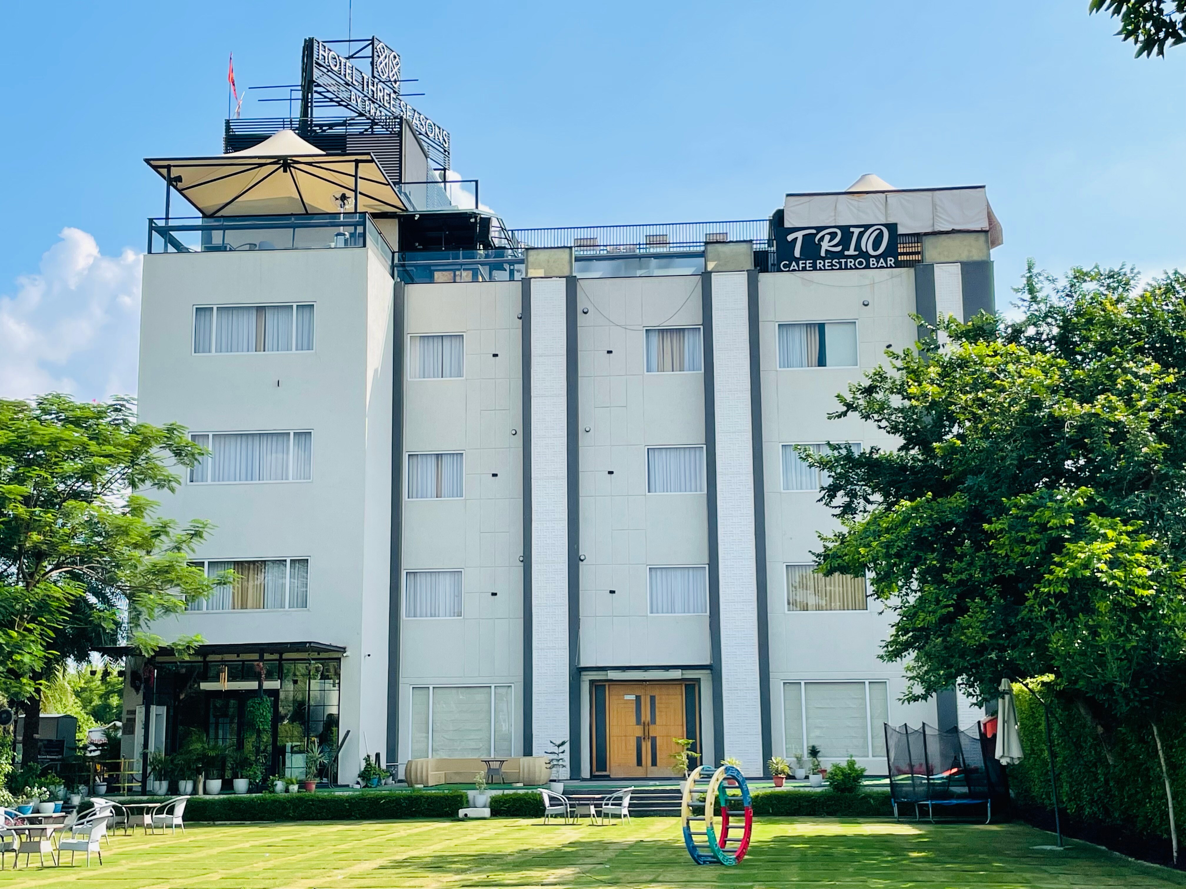 Hotel Three Seasons - Near Parikrama Marg