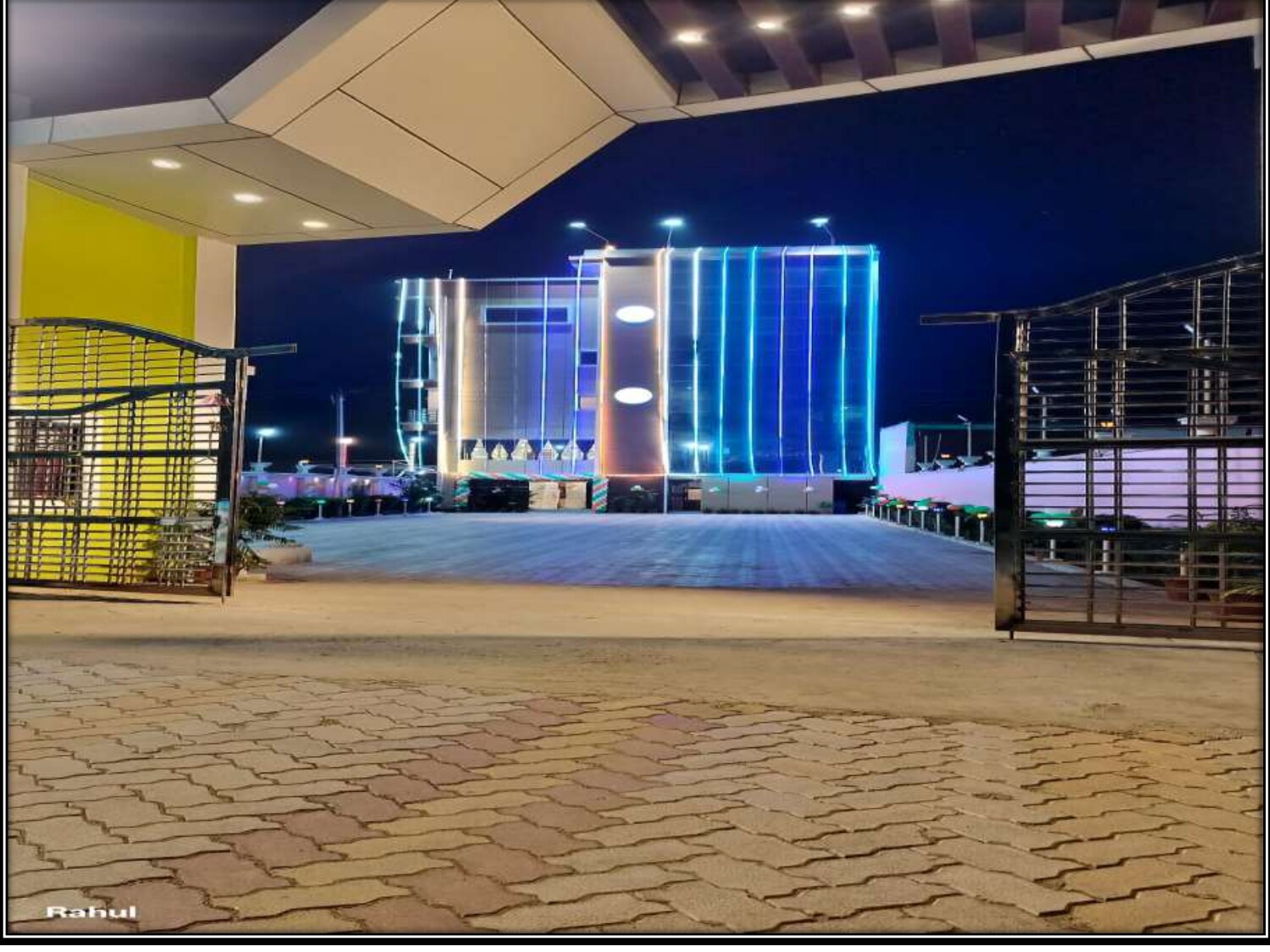 SAROJINI GARDEN HOTEL & RESTAURANT