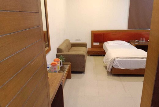 Hotel O POP Hotel Vedant