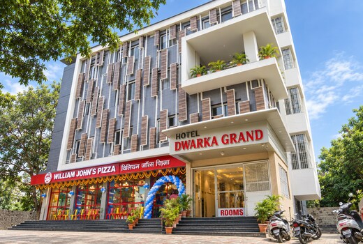 Hotel Dwarka Grand