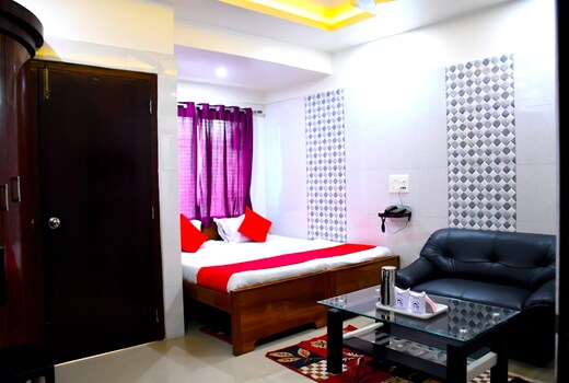 HOTEL JONAKI AND FAMILY RESTAURANT