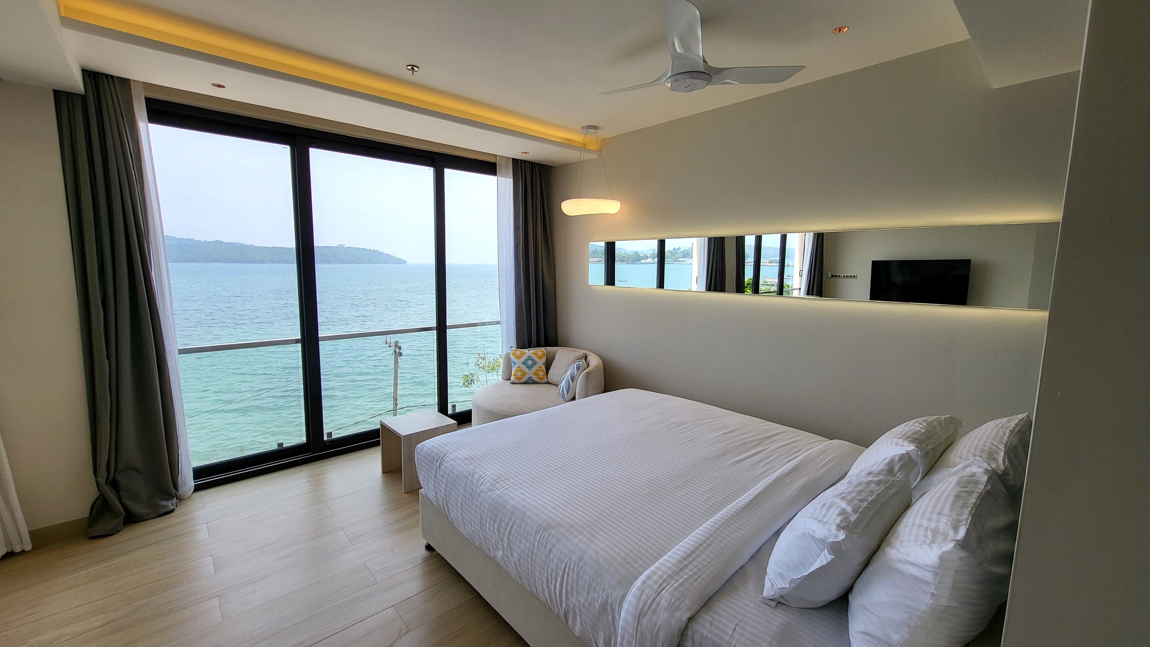 6ix Seashore Hotel