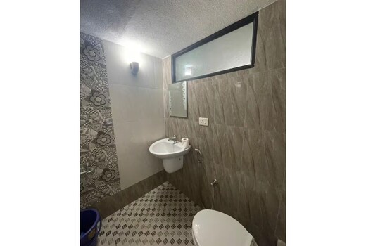 Summer House Dsilva Pvt room bathroom.