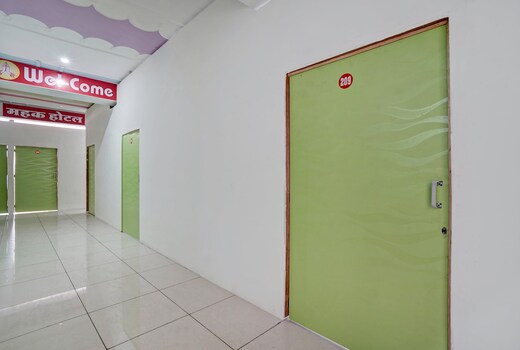 OYO 824576 Mahak Hotel