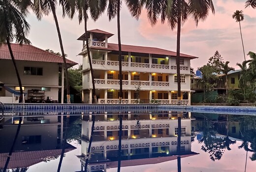 Kiva Beach Resort