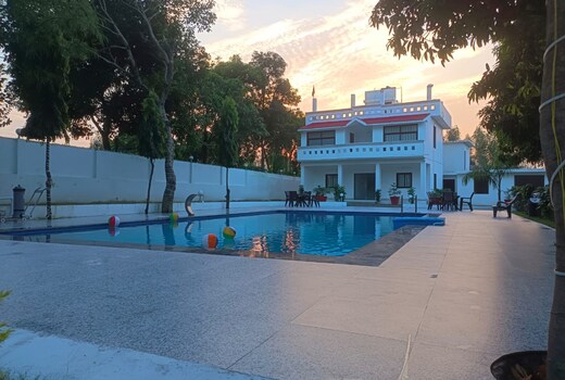 Paradise Gomti Pool